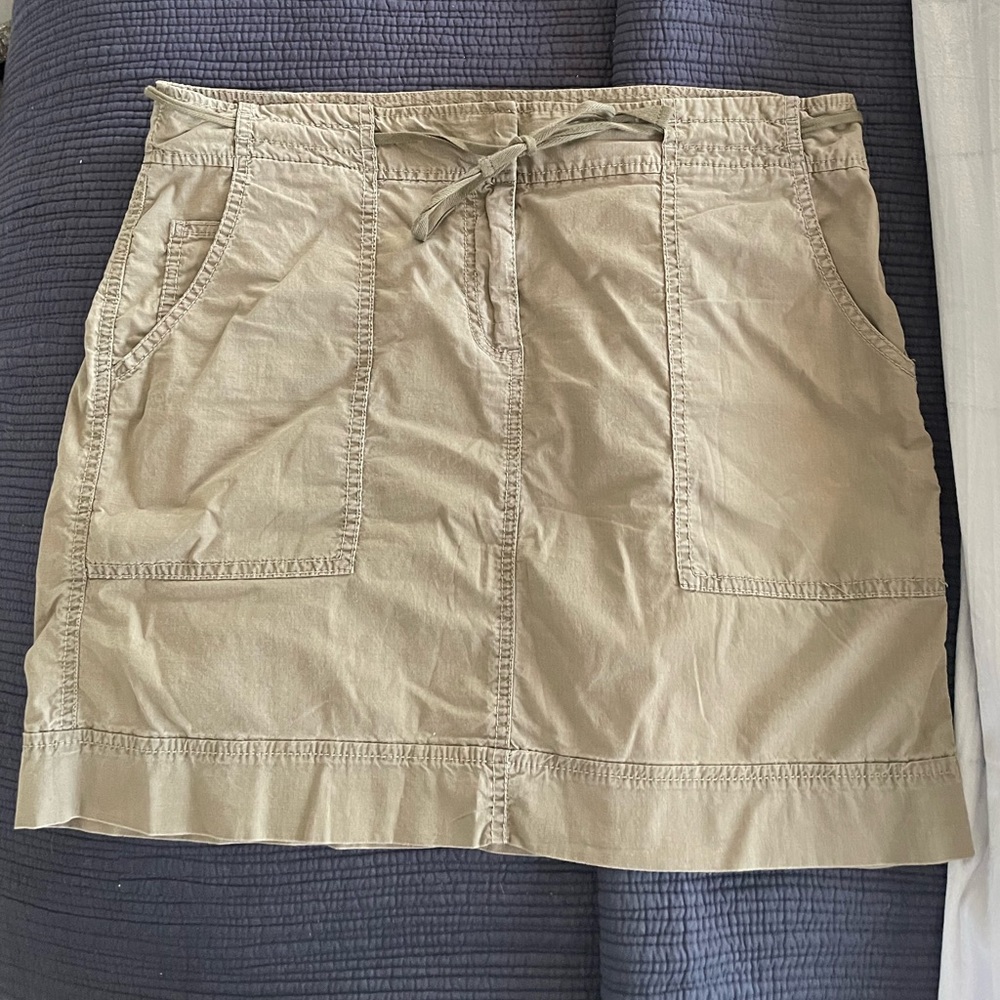 Army green Loft skirt.  Size 8